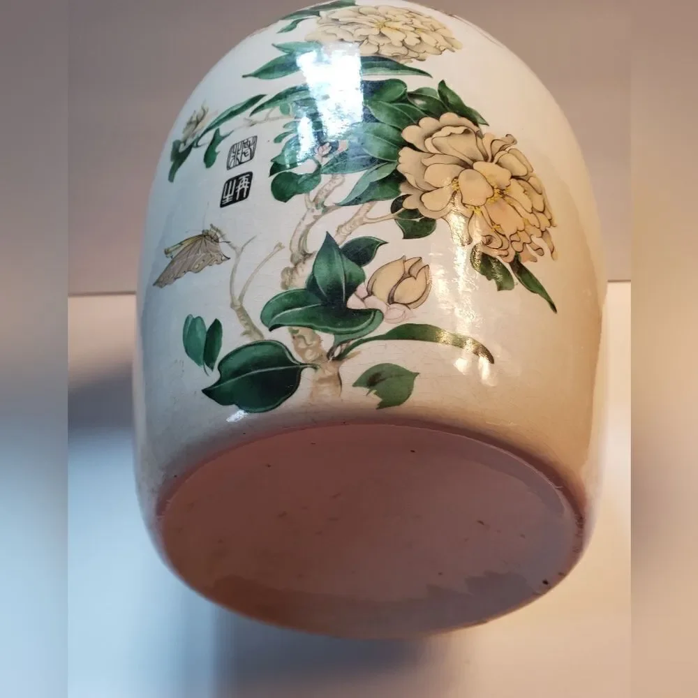 Large Pot w/Flowers & Butterflies